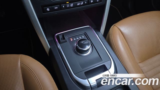 Land Rover Discovery Sport 2.0 TD4 HSE Luxury 2019 — фото 9
