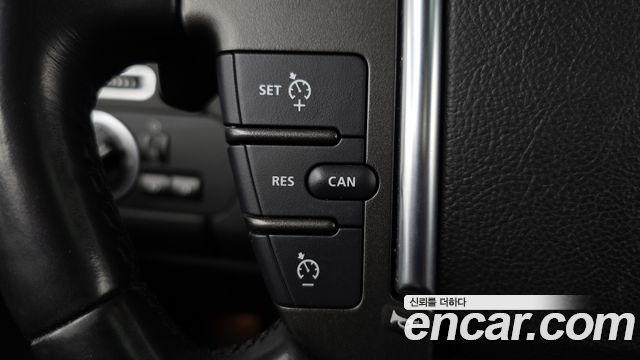 Land Rover Discovery 4 3.0 SDV6 SE 2015 — фото 17