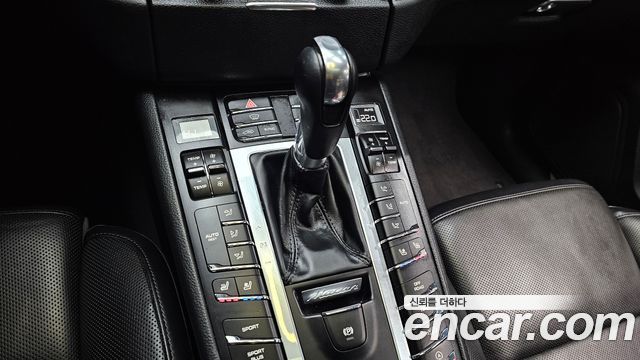 Porsche Macan 3.0 GTS 95B 2018 — фото 9