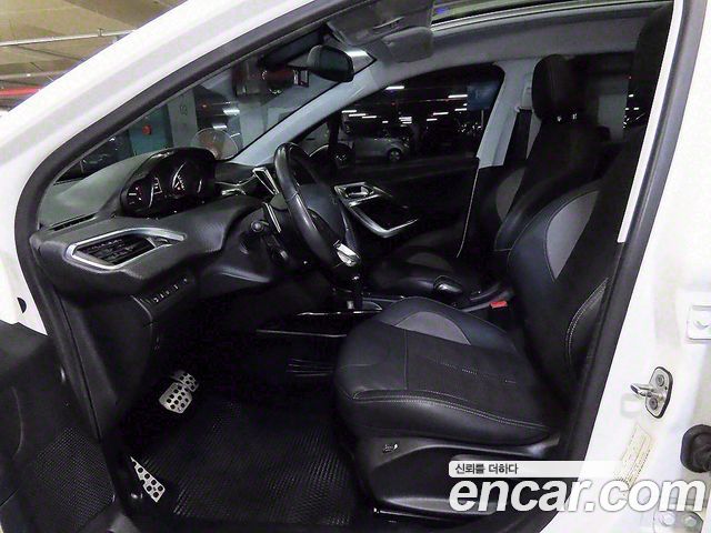 Peugeot 2008 1.6 e-HDi Feline S 2015 — фото 6