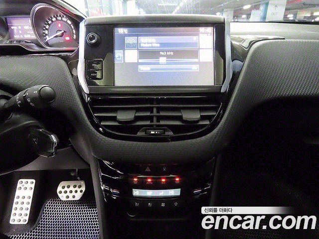 Peugeot 2008 1.6 e-HDi Feline S 2015 — фото 15