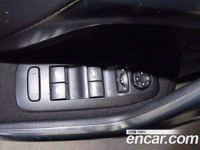 Peugeot 2008 1.6 e-HDi Feline S 2015 — фото 17