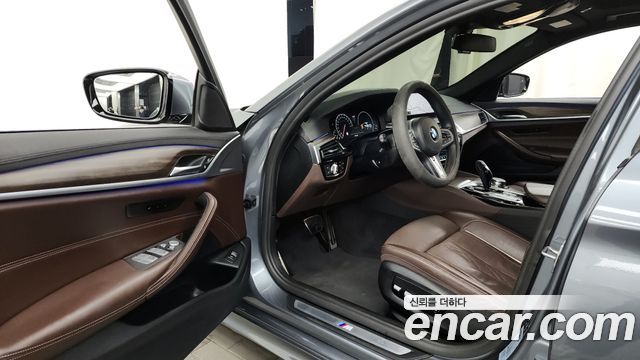 BMW 5 Series (G30) 530i xDrive M Sport Package Plus 2019 — фото 10