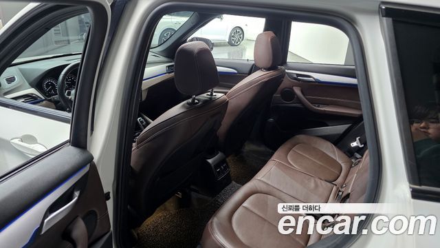 BMW X1 (F48) xDrive 20i M Sport 2021 — фото 11