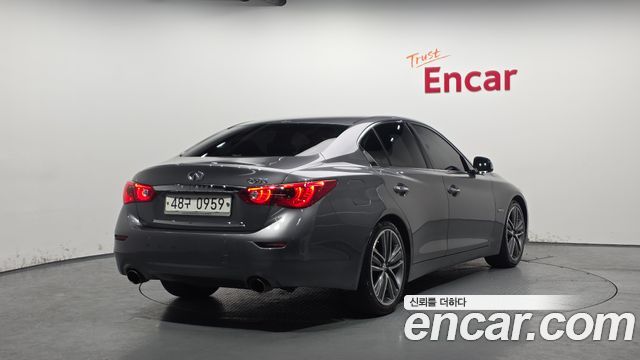 Infiniti Q50 3.5 Hybrid Essence 2016 — фото 2