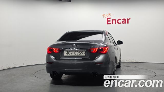 Infiniti Q50 3.5 Hybrid Essence 2016 — фото 4