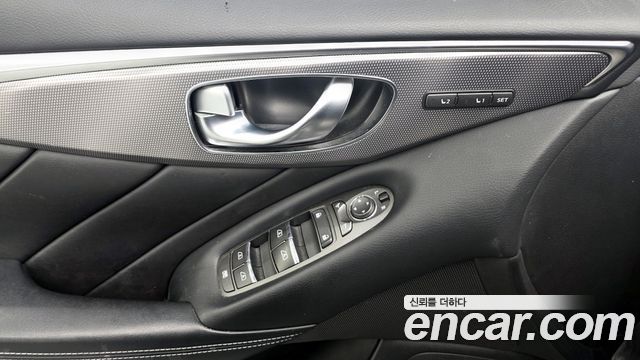 Infiniti Q50 3.5 Hybrid Essence 2016 — фото 18