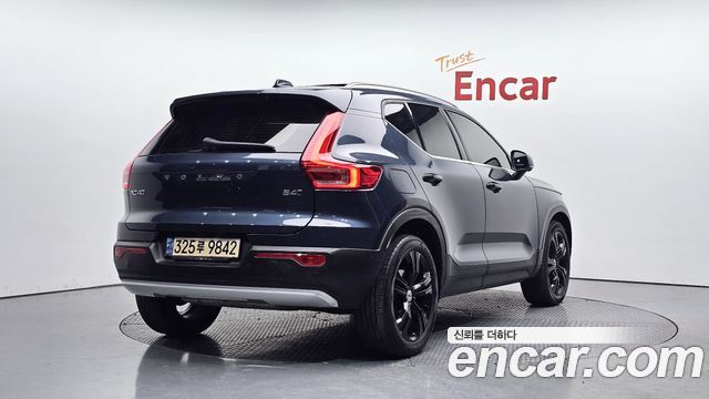 Volvo XC40 B4 Inscription 2021 — фото 2
