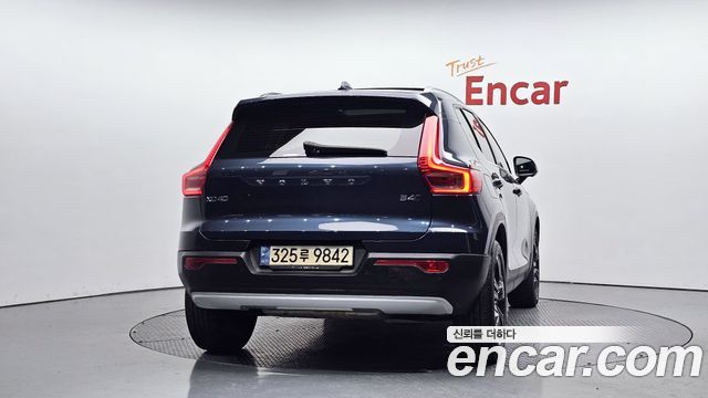 Volvo XC40 B4 Inscription 2021 — фото 4