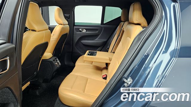 Volvo XC40 B4 Inscription 2021 — фото 12