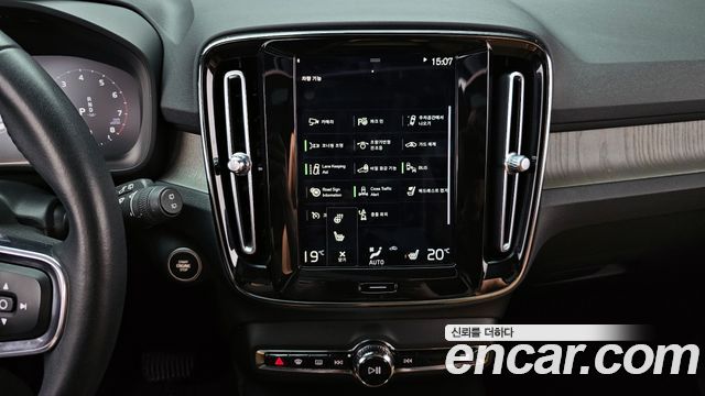 Volvo XC40 B4 Inscription 2021 — фото 14