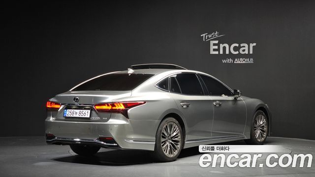 Lexus LS500h (V) 3.5 Platinum AWD 2023 — фото 2