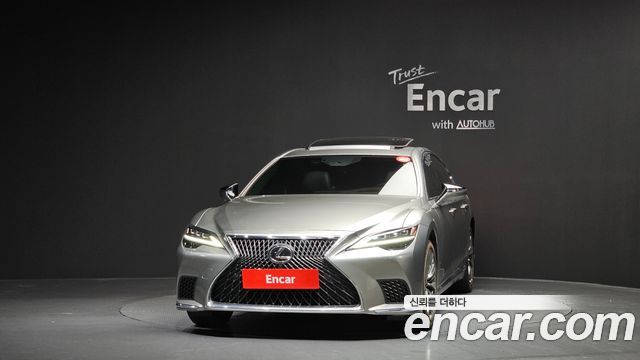 Lexus LS500h (V) 3.5 Platinum AWD 2023 — фото 3