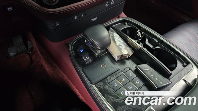 Lexus LS500h (V) 3.5 Platinum AWD 2023 — фото 9