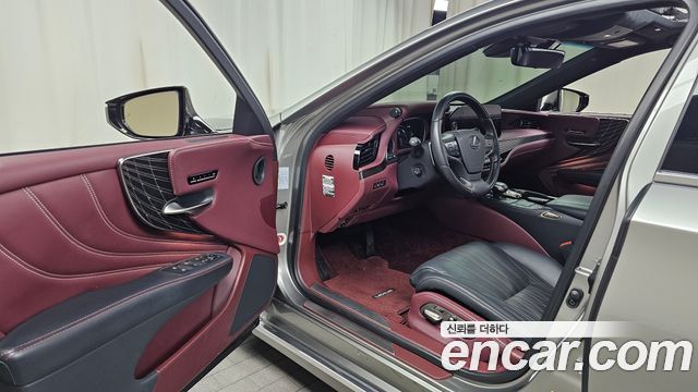 Lexus LS500h (V) 3.5 Platinum AWD 2023 — фото 10