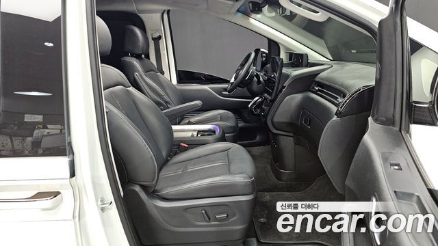 Hyundai Staria 4WD Lounge 9-Seater Prestige 2024 — фото 11