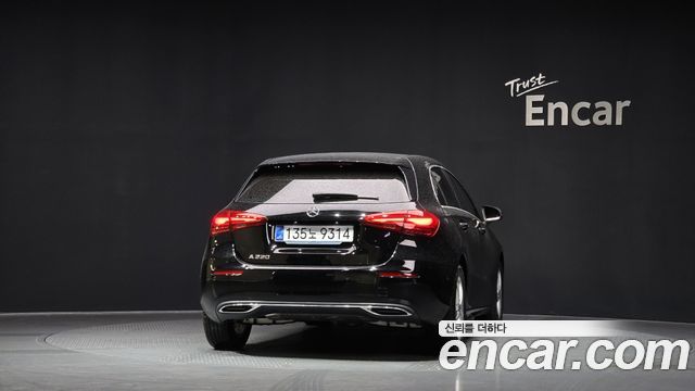 Mercedes-Benz A-Class (W177) A220 Hatchback 2025 — фото 4