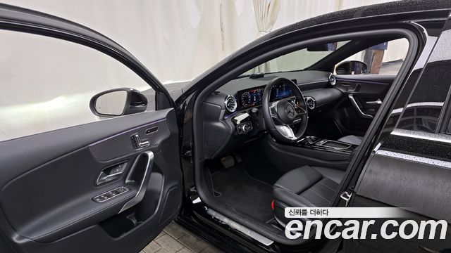Mercedes-Benz A-Class (W177) A220 Hatchback 2025 — фото 10