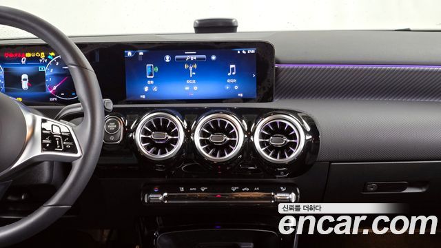 Mercedes-Benz A-Class (W177) A220 Hatchback 2025 — фото 14