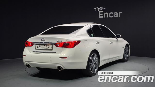 Infiniti Q50 3.5 Hybrid Essence 2016 — фото 2