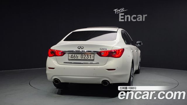 Infiniti Q50 3.5 Hybrid Essence 2016 — фото 4