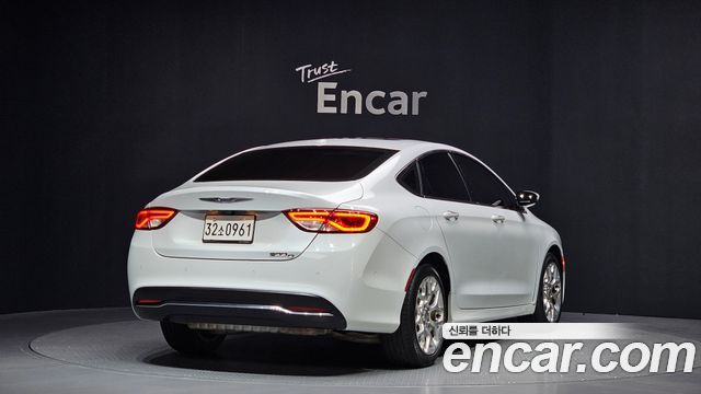 Chrysler 200 (II) 2.4 C 2015 — фото 2