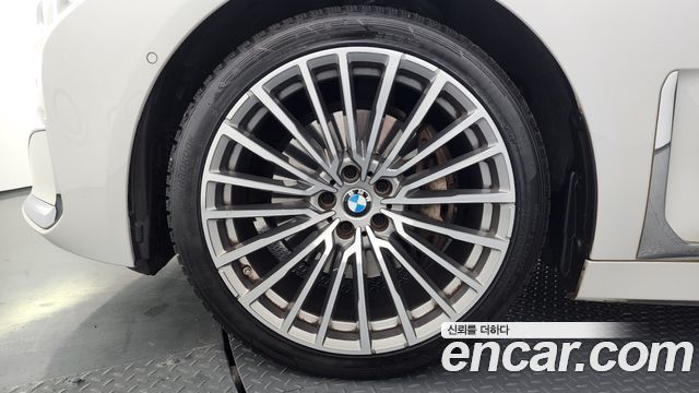 BMW 7 Series (G11) 740i Design Pure Excellence 2022 — фото 5