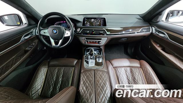 BMW 7 Series (G11) 740i Design Pure Excellence 2022 — фото 7