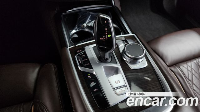 BMW 7 Series (G11) 740i Design Pure Excellence 2022 — фото 9