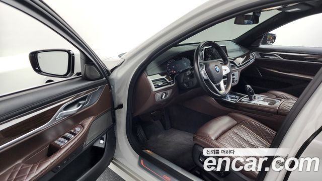 BMW 7 Series (G11) 740i Design Pure Excellence 2022 — фото 10