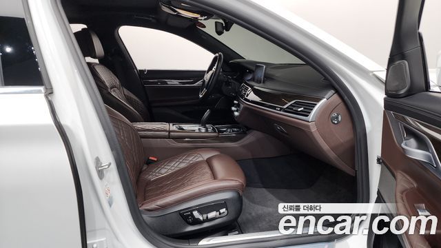 BMW 7 Series (G11) 740i Design Pure Excellence 2022 — фото 11