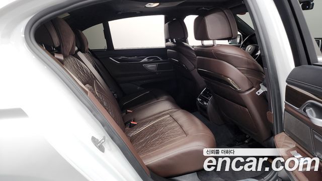 BMW 7 Series (G11) 740i Design Pure Excellence 2022 — фото 12