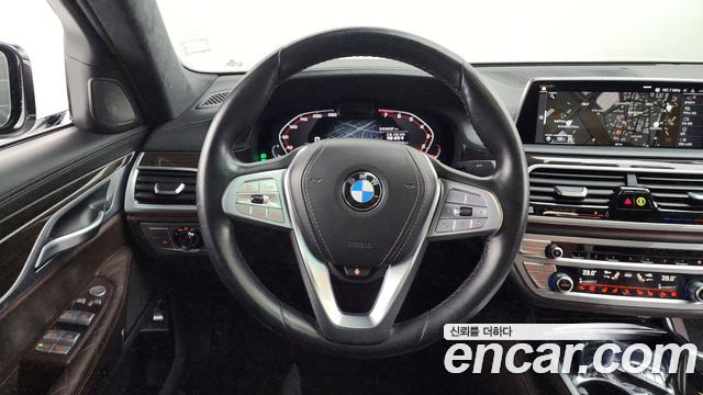BMW 7 Series (G11) 740i Design Pure Excellence 2022 — фото 13