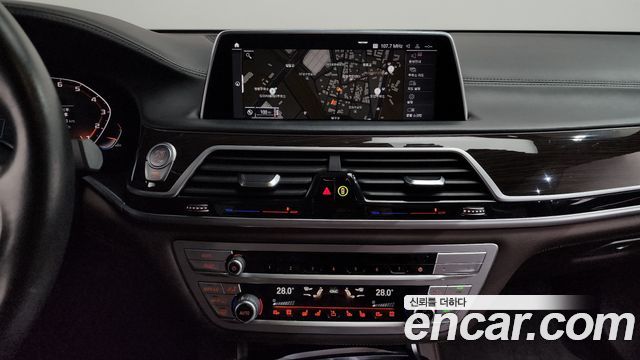 BMW 7 Series (G11) 740i Design Pure Excellence 2022 — фото 14