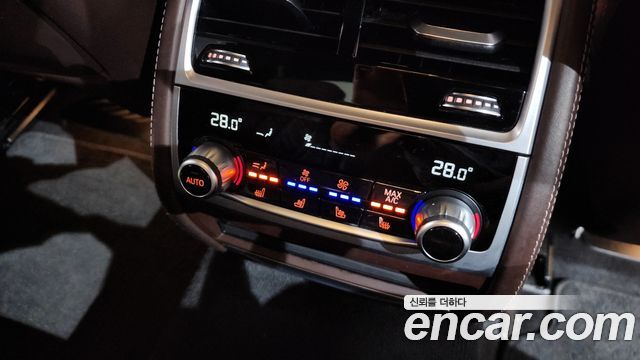 BMW 7 Series (G11) 740i Design Pure Excellence 2022 — фото 18