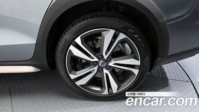 Volvo V60 Cross Country (II) B5 Pro AWD 2021 — фото 5
