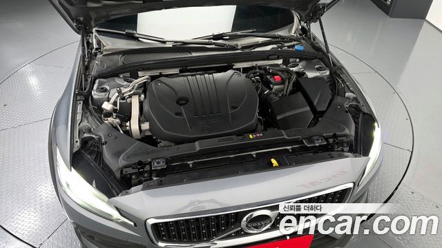 Volvo V60 Cross Country (II) B5 Pro AWD 2021 — фото 6