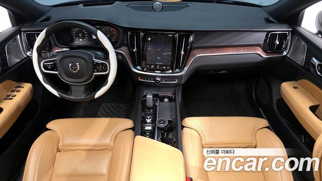 Volvo V60 Cross Country (II) B5 Pro AWD 2021 — фото 7