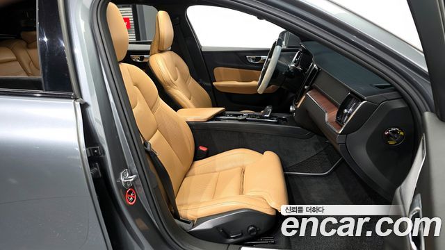 Volvo V60 Cross Country (II) B5 Pro AWD 2021 — фото 11