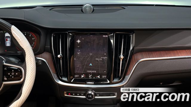 Volvo V60 Cross Country (II) B5 Pro AWD 2021 — фото 14