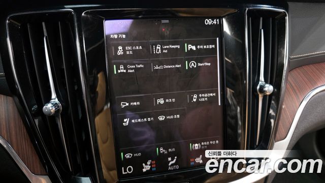 Volvo V60 Cross Country (II) B5 Pro AWD 2021 — фото 17