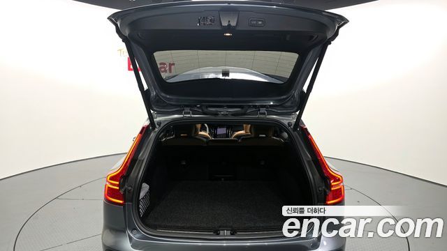 Volvo V60 Cross Country (II) B5 Pro AWD 2021 — фото 20