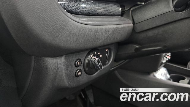 MINI Cooper SD Clubman Standard 2nd 2020 — фото 16