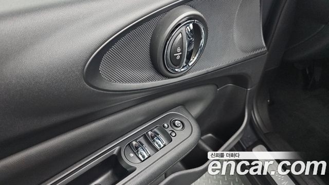 MINI Cooper SD Clubman Standard 2nd 2020 — фото 17