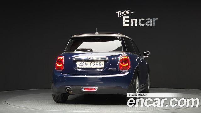 MINI Cooper Seven Edition 3rd 2017 — фото 4