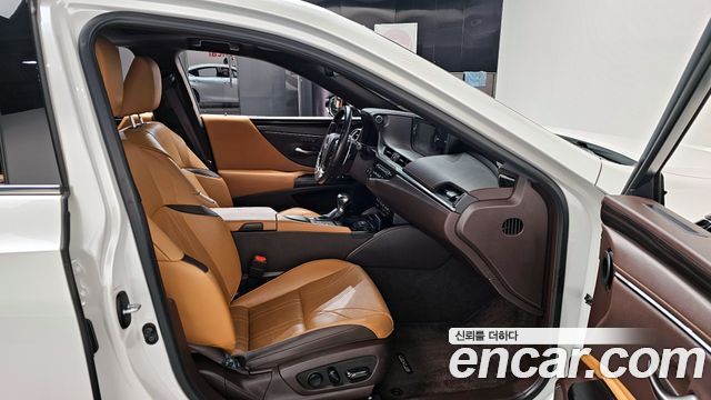 Lexus ES300h (VII) Luxury Plus 2020 — фото 10