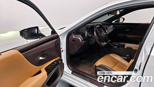 Lexus ES300h (VII) Luxury Plus 2020 — фото 11