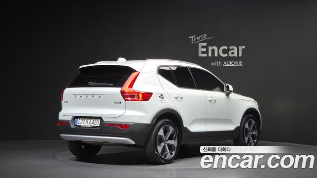 Volvo XC40 B4 Ultimate Bright 2023 — фото 2