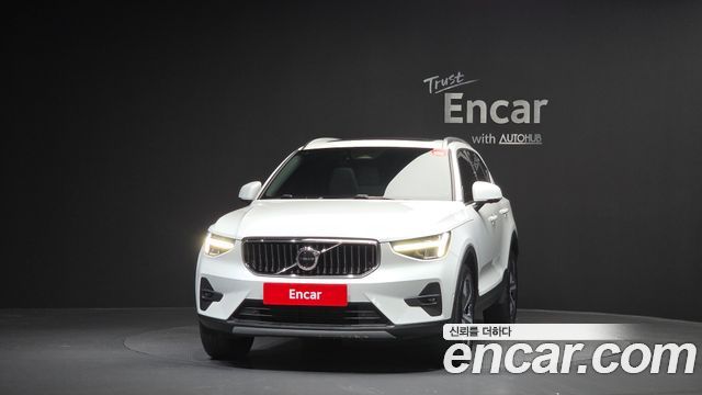 Volvo XC40 B4 Ultimate Bright 2023 — фото 3