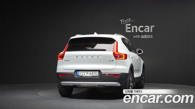 Volvo XC40 B4 Ultimate Bright 2023 — фото 4